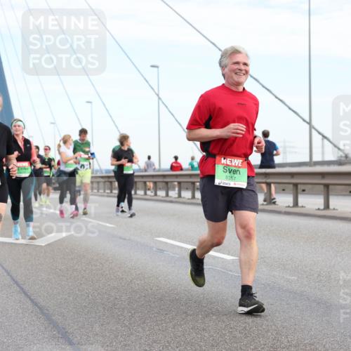 03.10.2025 - Köhlbrandbrückenlauf Lena Gebhardt http://msf.ph/oto/9199186 03.10.2025 15:37:36 Position 1 8658, 8357 meine-sportfotos.de