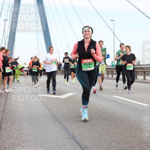 03.10.2025 - Köhlbrandbrückenlauf Lena Gebhardt http://msf.ph/oto/9199193 03.10.2025 15:37:38 Position 1 8320 meine-sportfotos.de