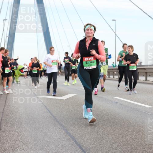03.10.2025 - Köhlbrandbrückenlauf Lena Gebhardt http://msf.ph/oto/9199194 03.10.2025 15:37:38 Position 1 8320 meine-sportfotos.de