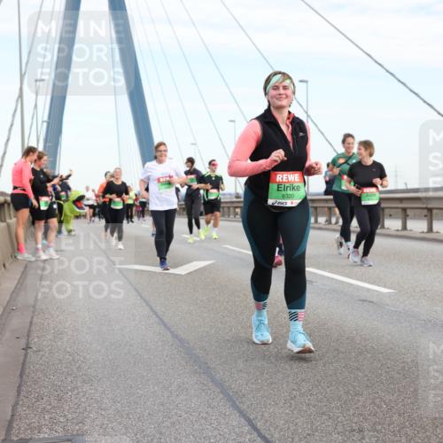 03.10.2025 - Köhlbrandbrückenlauf Lena Gebhardt http://msf.ph/oto/9199195 03.10.2025 15:37:38 Position 1 8320 meine-sportfotos.de