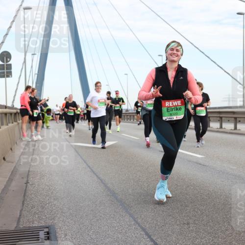 03.10.2025 - Köhlbrandbrückenlauf Lena Gebhardt http://msf.ph/oto/9199197 03.10.2025 15:37:39 Position 1 8320 meine-sportfotos.de