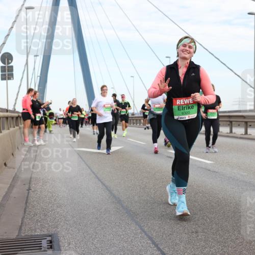 03.10.2025 - Köhlbrandbrückenlauf Lena Gebhardt http://msf.ph/oto/9199198 03.10.2025 15:37:39 Position 1 8320 meine-sportfotos.de