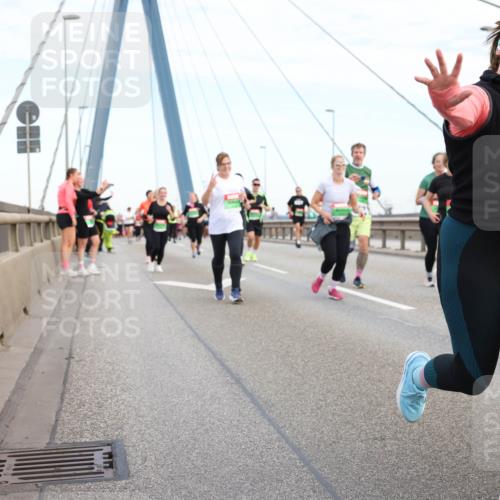 03.10.2025 - Köhlbrandbrückenlauf Lena Gebhardt http://msf.ph/oto/9199201 03.10.2025 15:37:39 Position 1 8320 meine-sportfotos.de
