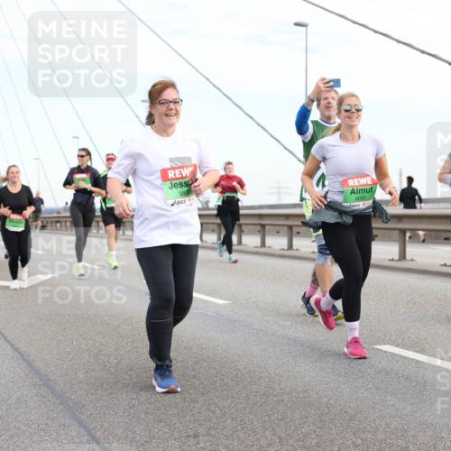03.10.2025 - Köhlbrandbrückenlauf Lena Gebhardt http://msf.ph/oto/9199208 03.10.2025 15:37:41 Position 1 9534, 8090, 9436 meine-sportfotos.de