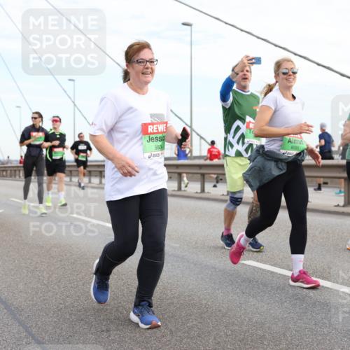 03.10.2025 - Köhlbrandbrückenlauf Lena Gebhardt http://msf.ph/oto/9199209 03.10.2025 15:37:41 Position 1 953, 9436, 8090 meine-sportfotos.de