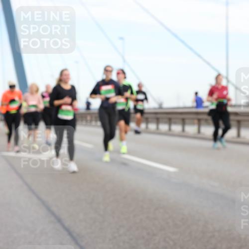 03.10.2025 - Köhlbrandbrückenlauf Lena Gebhardt http://msf.ph/oto/9199211 03.10.2025 15:37:42 Position 1  meine-sportfotos.de