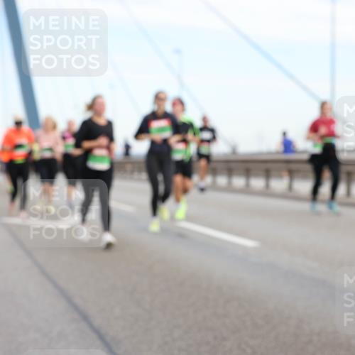 03.10.2025 - Köhlbrandbrückenlauf Lena Gebhardt http://msf.ph/oto/9199212 03.10.2025 15:37:42 Position 1  meine-sportfotos.de
