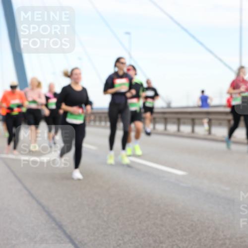 03.10.2025 - Köhlbrandbrückenlauf Lena Gebhardt http://msf.ph/oto/9199214 03.10.2025 15:37:42 Position 1  meine-sportfotos.de