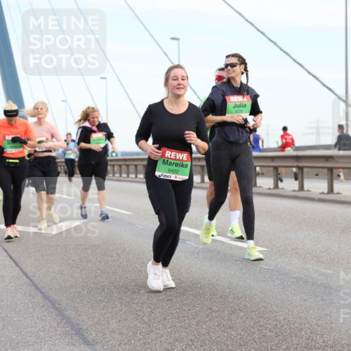 03.10.2025 - Köhlbrandbrückenlauf Lena Gebhardt http://msf.ph/oto/9199217 03.10.2025 15:37:43 Position 1 8402, 8226 meine-sportfotos.de