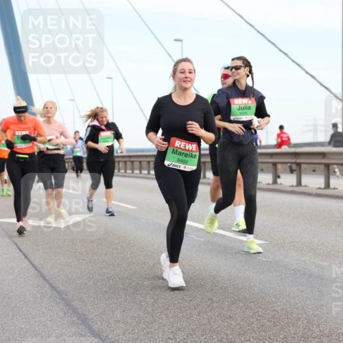 03.10.2025 - Köhlbrandbrückenlauf Lena Gebhardt http://msf.ph/oto/9199218 03.10.2025 15:37:43 Position 1 8402, 8226 meine-sportfotos.de