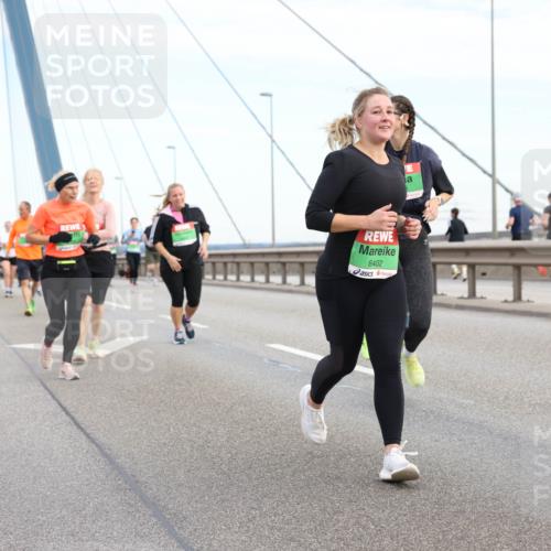 03.10.2025 - Köhlbrandbrückenlauf Lena Gebhardt http://msf.ph/oto/9199219 03.10.2025 15:37:44 Position 1 8402 meine-sportfotos.de