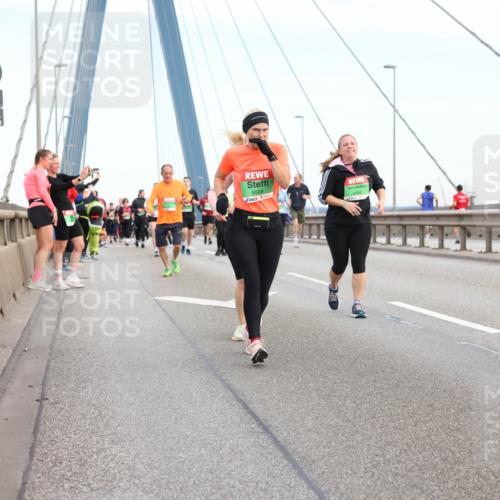 03.10.2025 - Köhlbrandbrückenlauf Lena Gebhardt http://msf.ph/oto/9199223 03.10.2025 15:37:44 Position 1 8588, 8454 meine-sportfotos.de
