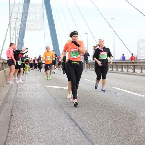 03.10.2025 - Köhlbrandbrückenlauf Lena Gebhardt http://msf.ph/oto/9199224 03.10.2025 15:37:45 Position 1 8588, 8454 meine-sportfotos.de