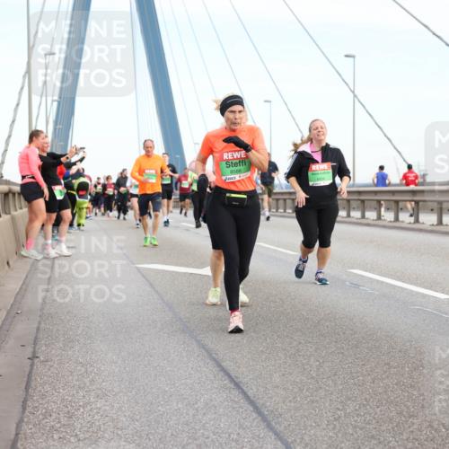 03.10.2025 - Köhlbrandbrückenlauf Lena Gebhardt http://msf.ph/oto/9199225 03.10.2025 15:37:45 Position 1 8588, 8454 meine-sportfotos.de