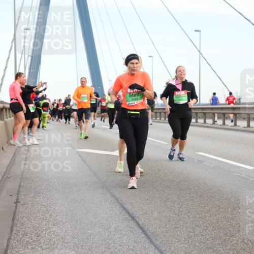 03.10.2025 - Köhlbrandbrückenlauf Lena Gebhardt http://msf.ph/oto/9199226 03.10.2025 15:37:45 Position 1 8588, 8454 meine-sportfotos.de