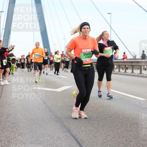 03.10.2025 - Köhlbrandbrückenlauf Lena Gebhardt http://msf.ph/oto/9199227 03.10.2025 15:37:45 Position 1 8588 meine-sportfotos.de