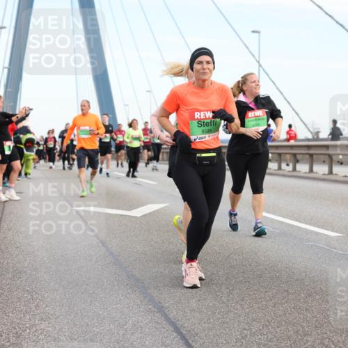03.10.2025 - Köhlbrandbrückenlauf Lena Gebhardt http://msf.ph/oto/9199228 03.10.2025 15:37:45 Position 1 8588, 8454 meine-sportfotos.de