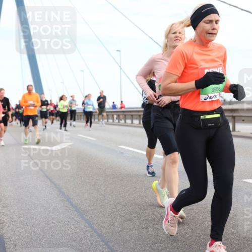 03.10.2025 - Köhlbrandbrückenlauf Lena Gebhardt http://msf.ph/oto/9199235 03.10.2025 15:37:46 Position 1 8588 meine-sportfotos.de