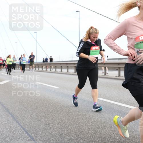 03.10.2025 - Köhlbrandbrückenlauf Lena Gebhardt http://msf.ph/oto/9199237 03.10.2025 15:37:47 Position 1 8454, 8546 meine-sportfotos.de