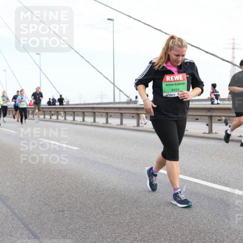 03.10.2025 - Köhlbrandbrückenlauf Lena Gebhardt http://msf.ph/oto/9199238 03.10.2025 15:37:48 Position 1 8454 meine-sportfotos.de