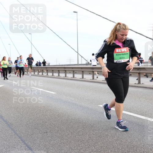 03.10.2025 - Köhlbrandbrückenlauf Lena Gebhardt http://msf.ph/oto/9199239 03.10.2025 15:37:48 Position 1 8454 meine-sportfotos.de
