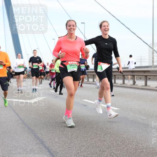 03.10.2025 - Köhlbrandbrückenlauf Lena Gebhardt http://msf.ph/oto/9199243 03.10.2025 15:37:49 Position 1 7887 meine-sportfotos.de