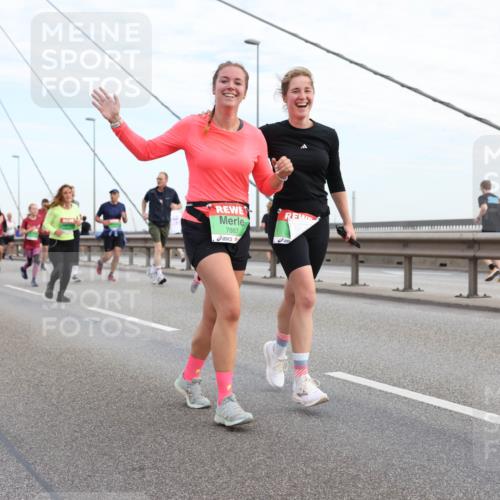 03.10.2025 - Köhlbrandbrückenlauf Lena Gebhardt http://msf.ph/oto/9199248 03.10.2025 15:37:50 Position 1 7887 meine-sportfotos.de