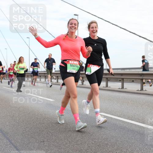 03.10.2025 - Köhlbrandbrückenlauf Lena Gebhardt http://msf.ph/oto/9199249 03.10.2025 15:37:50 Position 1 7887 meine-sportfotos.de