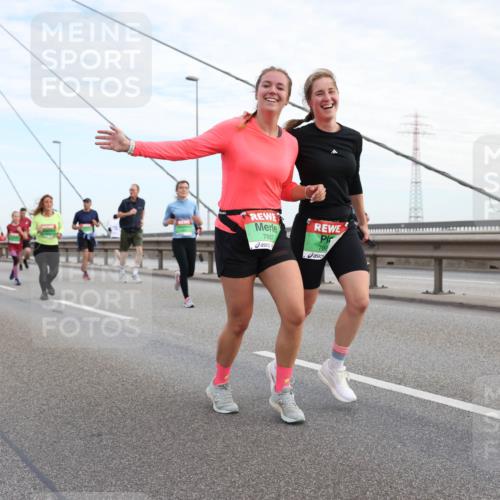 03.10.2025 - Köhlbrandbrückenlauf Lena Gebhardt http://msf.ph/oto/9199251 03.10.2025 15:37:50 Position 1 7887, 788 meine-sportfotos.de