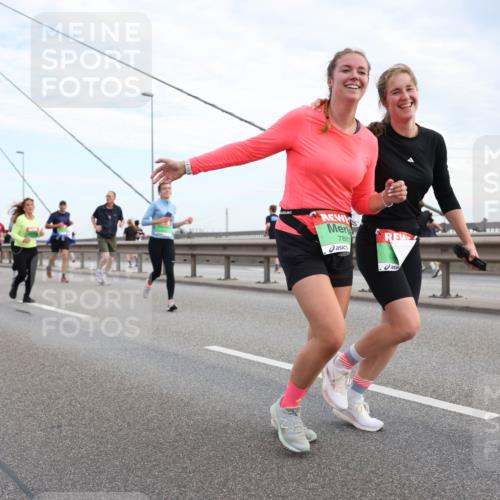 03.10.2025 - Köhlbrandbrückenlauf Lena Gebhardt http://msf.ph/oto/9199253 03.10.2025 15:37:51 Position 1 7887 meine-sportfotos.de