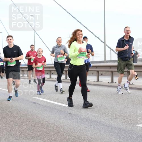 03.10.2025 - Köhlbrandbrückenlauf Lena Gebhardt http://msf.ph/oto/9199254 03.10.2025 15:37:52 Position 1 7706, 7877, 8376 meine-sportfotos.de