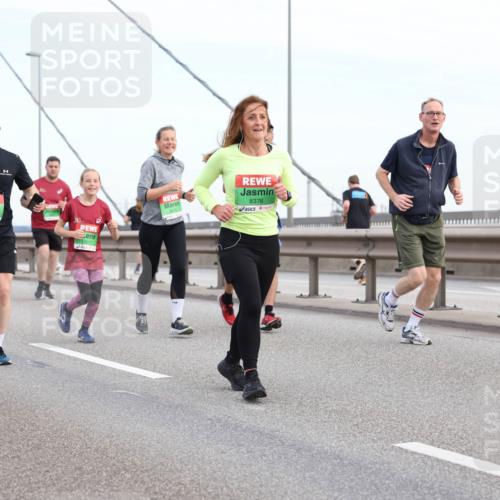 03.10.2025 - Köhlbrandbrückenlauf Lena Gebhardt http://msf.ph/oto/9199255 03.10.2025 15:37:52 Position 1 7706, 7877, 8376 meine-sportfotos.de