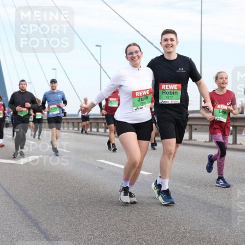 03.10.2025 - Köhlbrandbrückenlauf Lena Gebhardt http://msf.ph/oto/9199263 03.10.2025 15:37:54 Position 1 8828, 25, 7706, 7877, 8678 meine-sportfotos.de