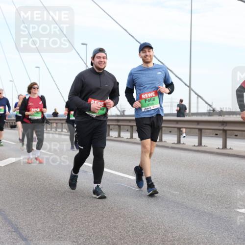 03.10.2025 - Köhlbrandbrückenlauf Lena Gebhardt http://msf.ph/oto/9199275 03.10.2025 15:37:57 Position 1 8318, 9270 meine-sportfotos.de