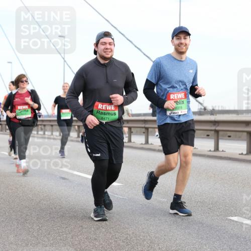 03.10.2025 - Köhlbrandbrückenlauf Lena Gebhardt http://msf.ph/oto/9199277 03.10.2025 15:37:57 Position 1 8471, 8318 meine-sportfotos.de