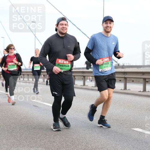 03.10.2025 - Köhlbrandbrückenlauf Lena Gebhardt http://msf.ph/oto/9199278 03.10.2025 15:37:57 Position 1 8471, 8318 meine-sportfotos.de