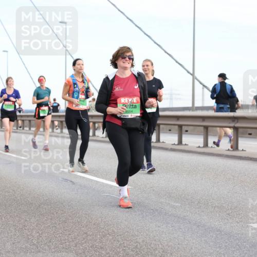 03.10.2025 - Köhlbrandbrückenlauf Lena Gebhardt http://msf.ph/oto/9199283 03.10.2025 15:37:59 Position 1 8554 meine-sportfotos.de