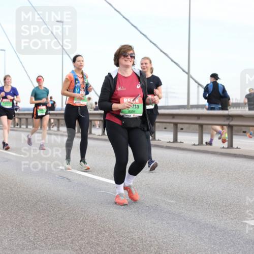 03.10.2025 - Köhlbrandbrückenlauf Lena Gebhardt http://msf.ph/oto/9199284 03.10.2025 15:37:59 Position 1 8554 meine-sportfotos.de