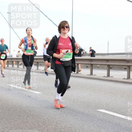 03.10.2025 - Köhlbrandbrückenlauf Lena Gebhardt http://msf.ph/oto/9199285 03.10.2025 15:37:59 Position 1 8554 meine-sportfotos.de