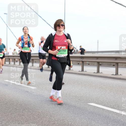 03.10.2025 - Köhlbrandbrückenlauf Lena Gebhardt http://msf.ph/oto/9199286 03.10.2025 15:37:59 Position 1 8554 meine-sportfotos.de