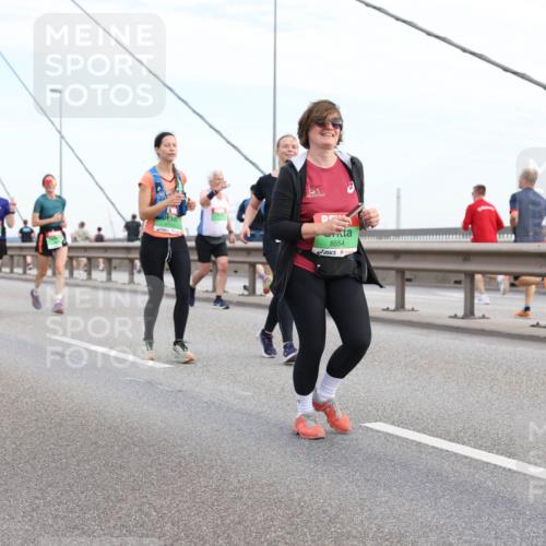 03.10.2025 - Köhlbrandbrückenlauf Lena Gebhardt http://msf.ph/oto/9199287 03.10.2025 15:38:00 Position 1 8554 meine-sportfotos.de