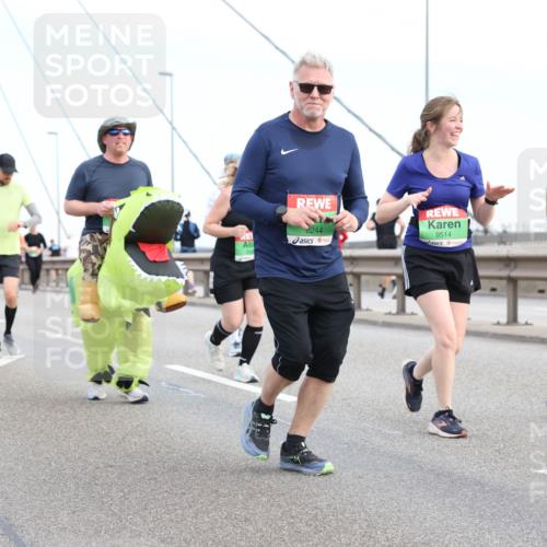03.10.2025 - Köhlbrandbrückenlauf Lena Gebhardt http://msf.ph/oto/9199294 03.10.2025 15:38:03 Position 1 8244, 9514, 9513 meine-sportfotos.de