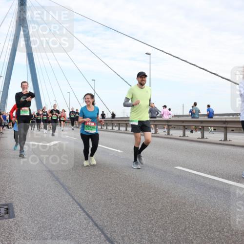 03.10.2025 - Köhlbrandbrückenlauf Lena Gebhardt http://msf.ph/oto/9199314 03.10.2025 15:38:07 Position 1 8665 meine-sportfotos.de