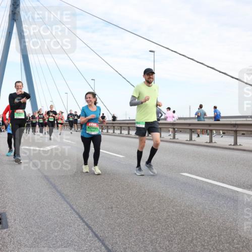 03.10.2025 - Köhlbrandbrückenlauf Lena Gebhardt http://msf.ph/oto/9199315 03.10.2025 15:38:07 Position 1 8665 meine-sportfotos.de