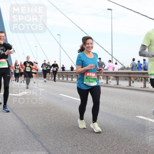 03.10.2025 - Köhlbrandbrückenlauf Lena Gebhardt http://msf.ph/oto/9199319 03.10.2025 15:38:08 Position 1 9330, 9328 meine-sportfotos.de