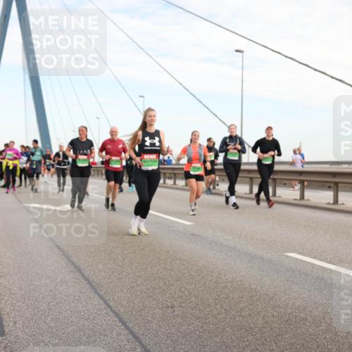 03.10.2025 - Köhlbrandbrückenlauf Lena Gebhardt http://msf.ph/oto/9199332 03.10.2025 15:38:13 Position 1  meine-sportfotos.de