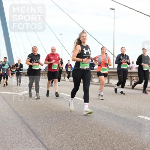 03.10.2025 - Köhlbrandbrückenlauf Lena Gebhardt http://msf.ph/oto/9199333 03.10.2025 15:38:14 Position 1 8186 meine-sportfotos.de