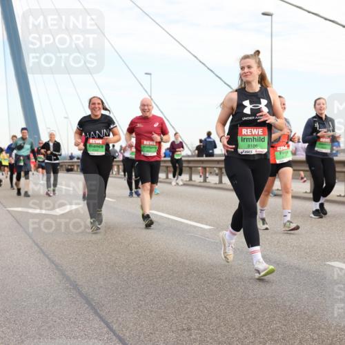 03.10.2025 - Köhlbrandbrückenlauf Lena Gebhardt http://msf.ph/oto/9199334 03.10.2025 15:38:14 Position 1 8186 meine-sportfotos.de