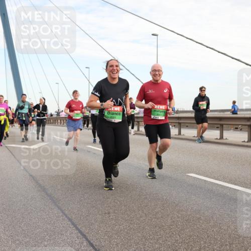 03.10.2025 - Köhlbrandbrückenlauf Lena Gebhardt http://msf.ph/oto/9199342 03.10.2025 15:38:16 Position 1 8561, 8366, 8 meine-sportfotos.de