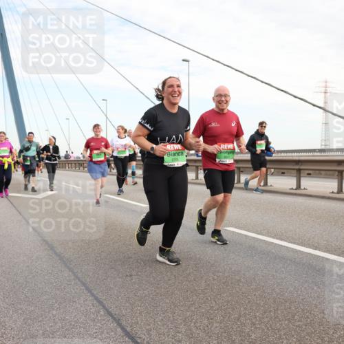 03.10.2025 - Köhlbrandbrückenlauf Lena Gebhardt http://msf.ph/oto/9199344 03.10.2025 15:38:16 Position 1 8366, 8561 meine-sportfotos.de